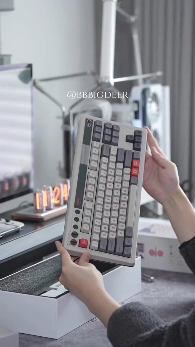 thumbnail-ad-vintage-keyboard-unboxing-0